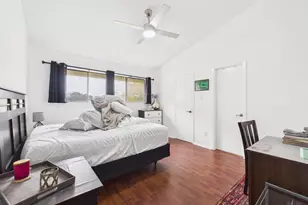 806 W 24th St, Austin, TX 78705 - Photo 8