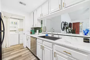 806 W 24th St, Austin, TX 78705 - Photo 6