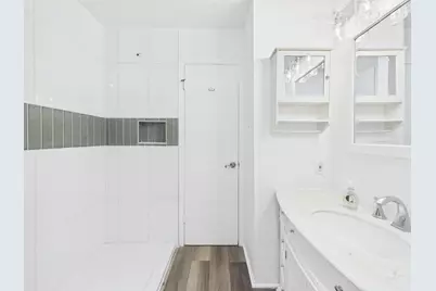 806 W 24th Street #300, Austin, TX 78705 - Photo 16