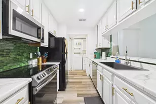 806 W 24th St, Austin, TX 78705 - Photo 4