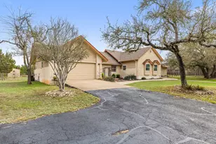 911 Oak Meadow Dr, Dripping Springs, TX 78620 - Photo 4