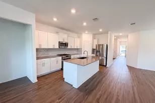 424 Wolf Springs Rd, Georgetown, TX 78628 - Photo 2