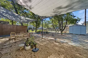 2407 Willow St, Austin, TX 78702 - Photo 20