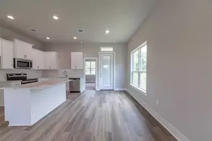 857 Cypress Ln, Horseshoe Bay, TX 78657 - Photo 4