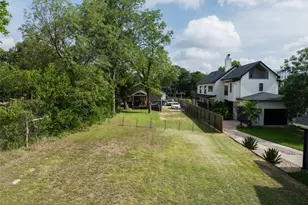 2817 E 22nd St, Austin, TX 78722 - Photo 2