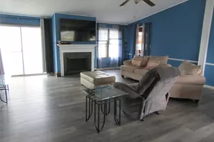 808 E 7th St, Nixon, TX 78140 - Photo 2