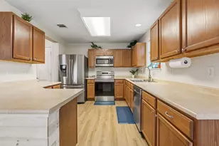 310 Myrtle St, Kyle, TX 78640 - Photo 6