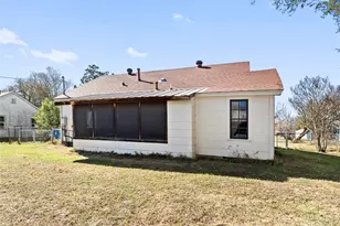 517 N Ave F, Elgin, TX 78621 - Photo 20