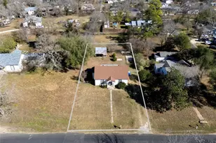 517 N Ave F, Elgin, TX 78621 - Photo 2