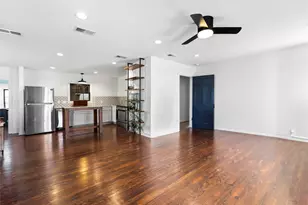 517 N Ave F, Elgin, TX 78621 - Photo 8