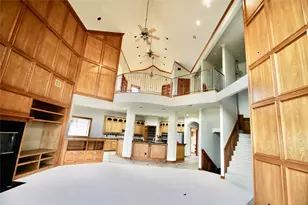 20704 E Lakeshore Dr, Spicewood, TX 78669 - Photo 10