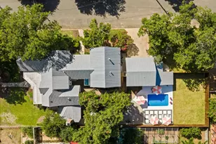308 E Travis St, Fredericksburg, TX 78624 - Photo 4