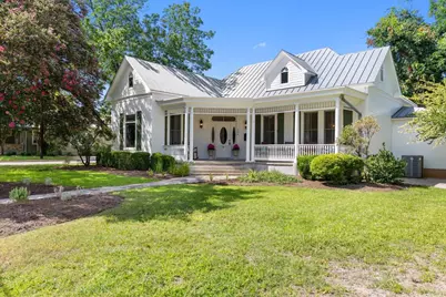 308 E Travis Street, Fredericksburg, TX 78624 - Photo 2