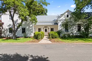 308 E Travis St, Fredericksburg, TX 78624 - Photo 6