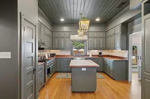 308 E Travis St, Fredericksburg, TX 78624 - Photo 12