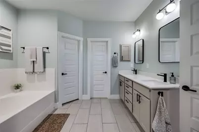 2111 American Drive, Lago Vista, TX 78645 - Photo 18