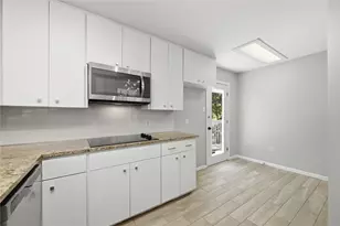 7 Hull Circle Dr, Austin, TX 78746 - Photo 8