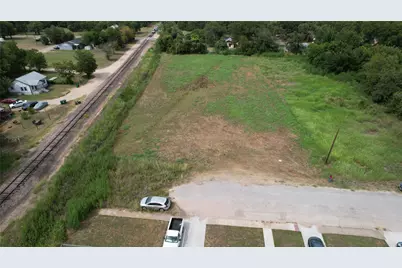 810 W 7th Street, Cameron, TX 76520 - Photo 2
