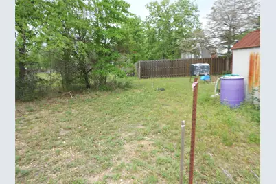 441 Tom Tom, Smithville, TX 78957 - Photo 8