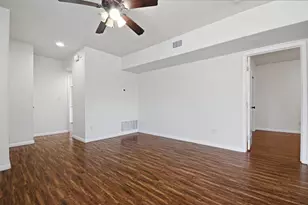 302 W San Antonio St, San Marcos, TX 78666 - Photo 16