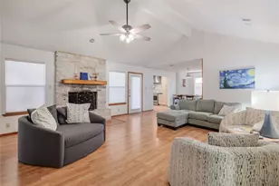 1712 Creek Bend Cir, Round Rock, TX 78681 - Photo 2