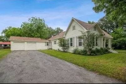 610 Bohlmann Avenue, Schulenburg, TX 78956 - Photo 2