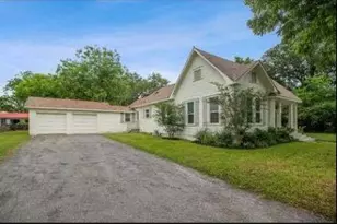 610 Bohlmann Ave, Schulenburg, TX 78956 - Photo 2