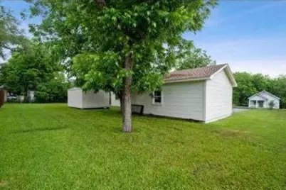610 Bohlmann Avenue, Schulenburg, TX 78956 - Photo 18