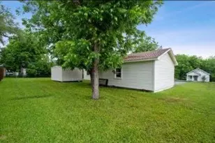 610 Bohlmann Ave, Schulenburg, TX 78956 - Photo 18