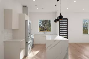 910 Nalide St, Austin, TX 78745 - Photo 10