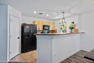 4202 King's Canyon Dr, Taylor, TX 76574 - Photo 10