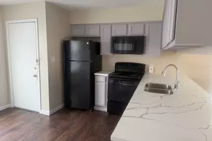 908 Guadalupe St, Lockhart, TX 78644 - Photo 4