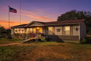 4321 Co Rd 444, Waelder, TX 78959 - Photo 1
