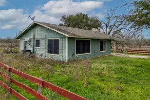 103 Robin Ln, Luling, TX 78648 - Photo 8