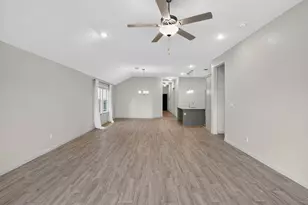 105 Greenway Dr, Georgetown, TX 78628 - Photo 2