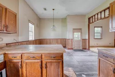 701 NE 1st Street, Smithville, TX 78957 - Photo 8