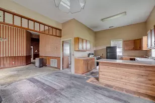 701 NE 1st St, Smithville, TX 78957 - Photo 6