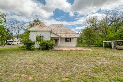 701 NE 1st Street, Smithville, TX 78957 - Photo 2