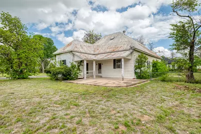 701 NE 1st Street, Smithville, TX 78957 - Photo 1