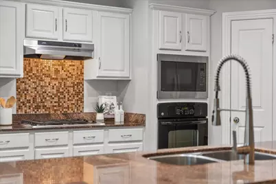 6868 Auckland Drive, Austin, TX 78749 - Photo 14