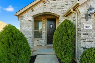 2035 Cowan, New Braunfels, TX 78132 - Photo 2