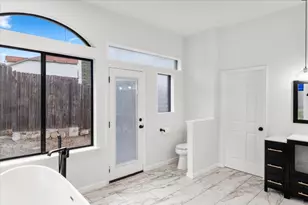 13816 Lakeview Dr, Austin, TX 78732 - Photo 16