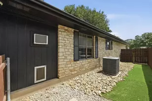 303 Pin Oak Dr, Georgetown, TX 78628 - Photo 32