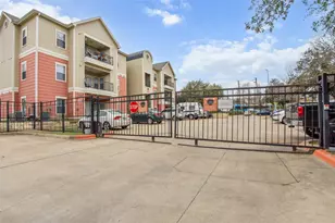 1901 Crossing Pl, Austin, TX 78741 - Photo 2
