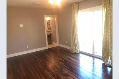 1221 S Austin Avenue, Georgetown, TX 78626 - Photo 8