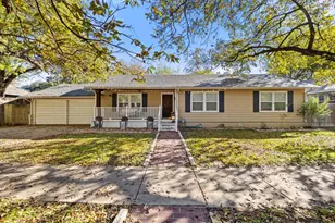 1221 S Austin Ave, Georgetown, TX 78626 - Photo 1