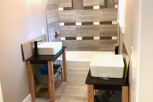 1221 S Austin Ave, Georgetown, TX 78626 - Photo 10