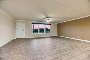 202 Lazy River Ln, Elgin, TX 78621 - Photo 8