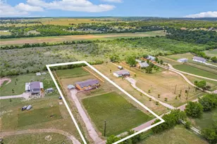 202 Lazy River Ln, Elgin, TX 78621 - Photo 2