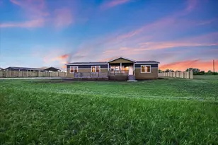 202 Lazy River Ln, Elgin, TX 78621 - Photo 4